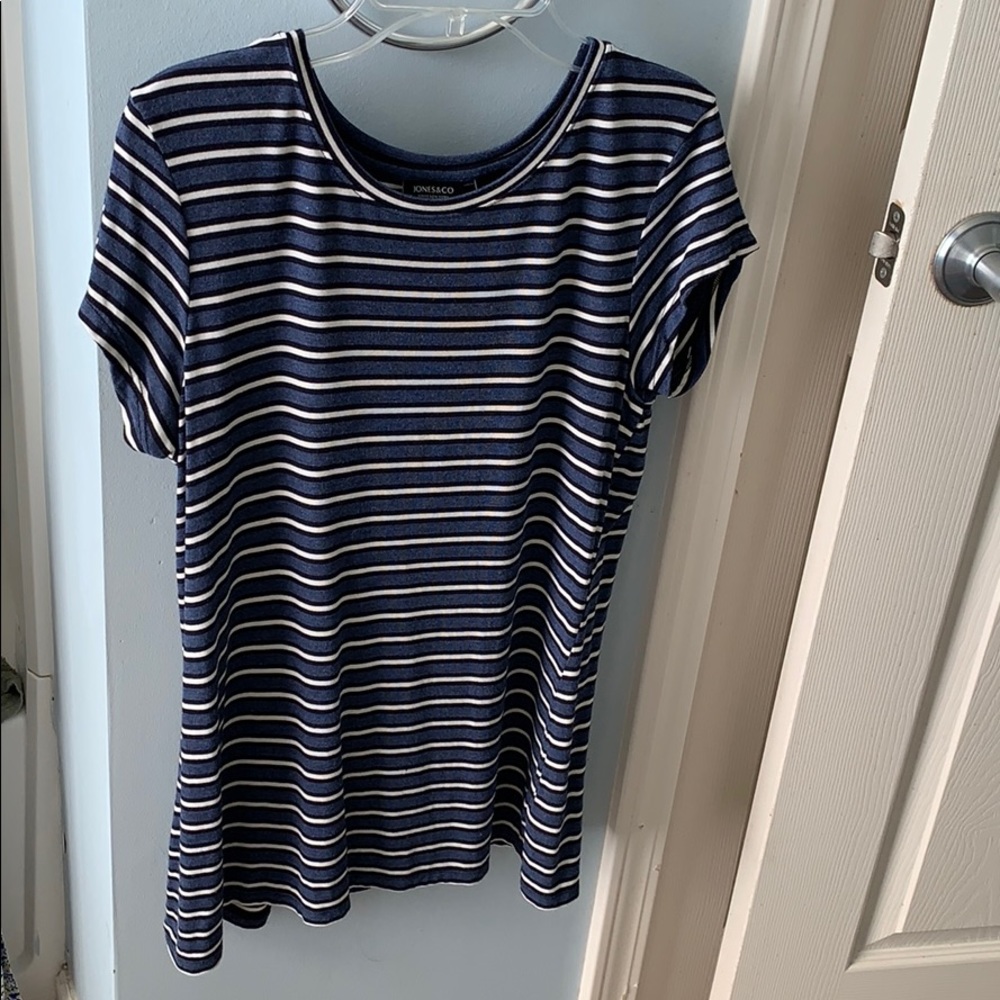 3/10 Jones New York tee/top Medium